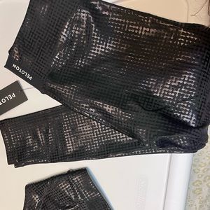 Selling brand new peloton leggings and sport bra